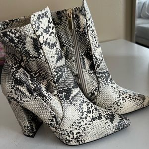 Womens boots size 6.5